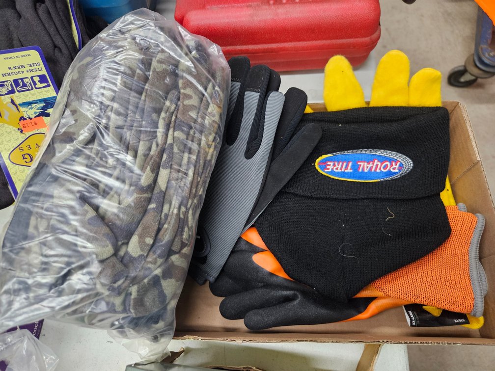Pack Of Men's Large Jersey Gloves & Assorted Gloves