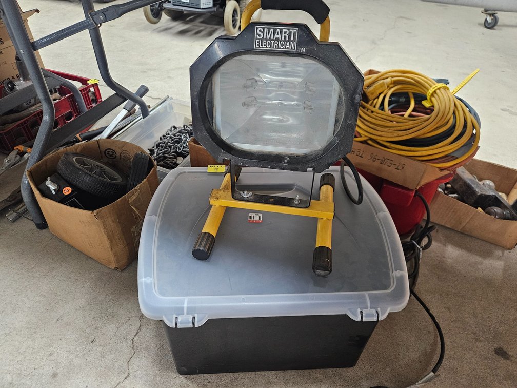 Work Light & Plastic Tote W/ Lid
