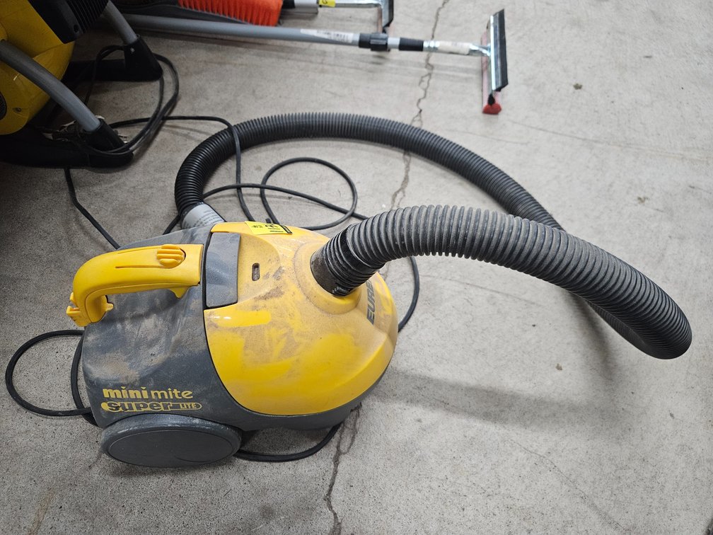 Eureka Mini Mite Super Lite Vacuum