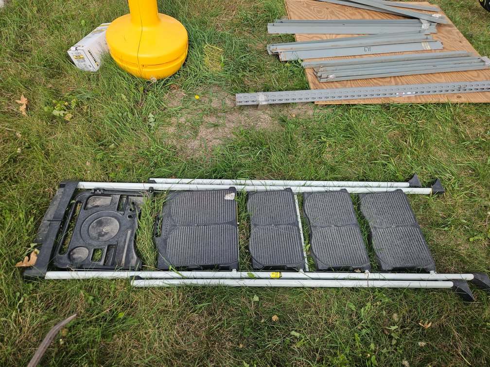 4 Ft Metal Folding Step Ladder