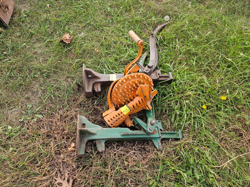 2 HD Antique Jacks, Corn Sheller
