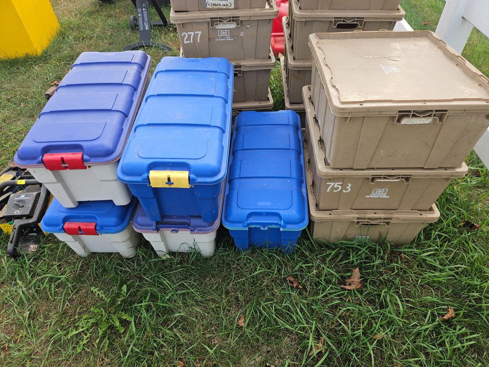 8 Plastic Totes with Lids