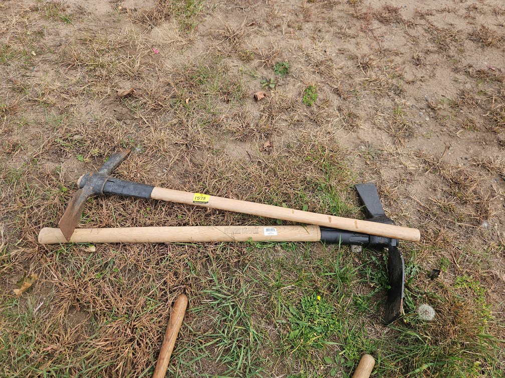 2 Grub Axes