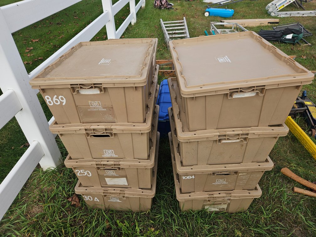 8 Plastic Totes with Lids