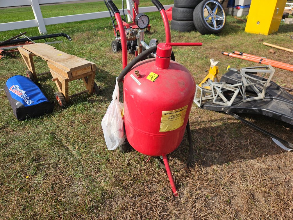 Central Pneumatic Pressurized Sandblaster