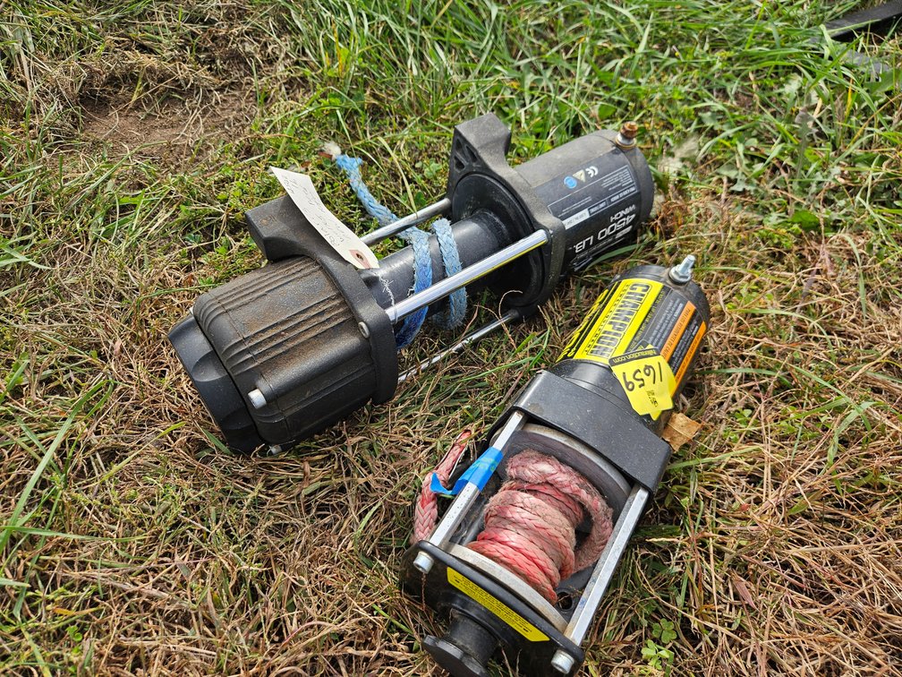 2 Winches