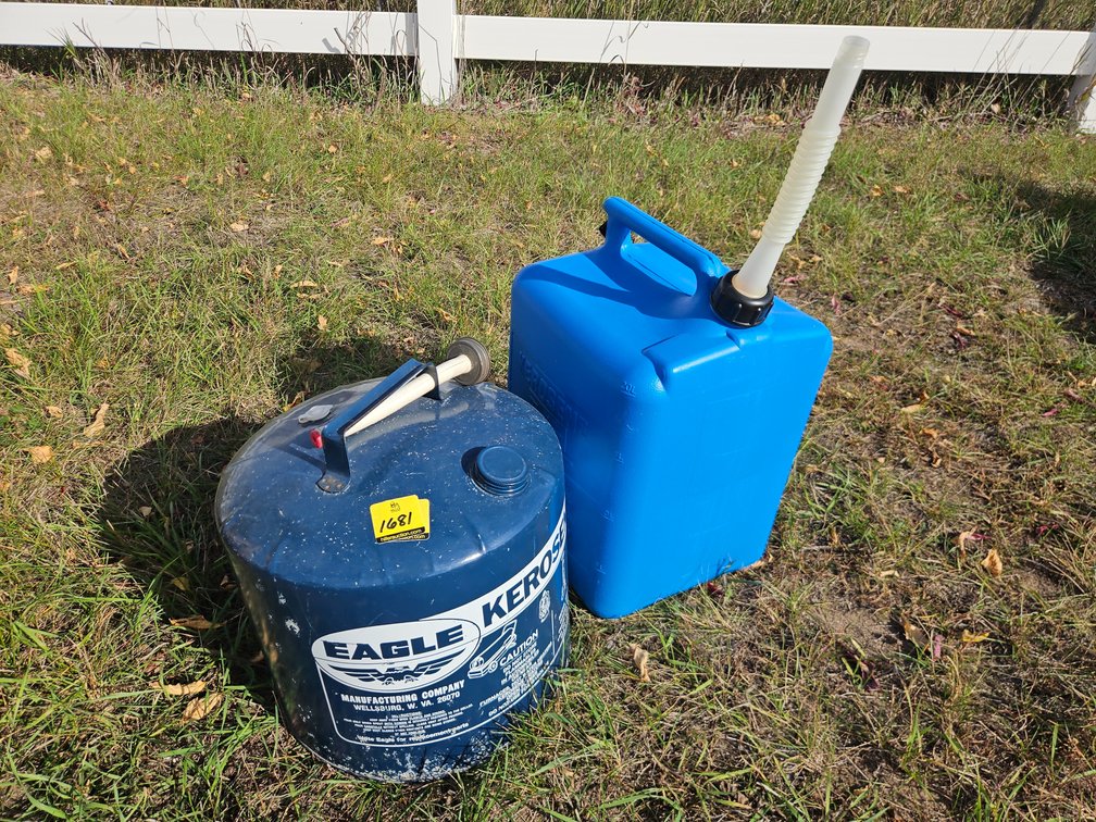 1 Plastic,1 Metal Kerosene Cans