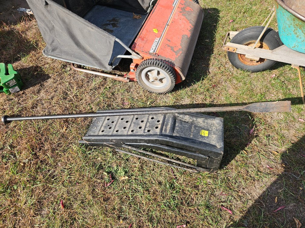 2 Metal Ramps, Ice Chisel