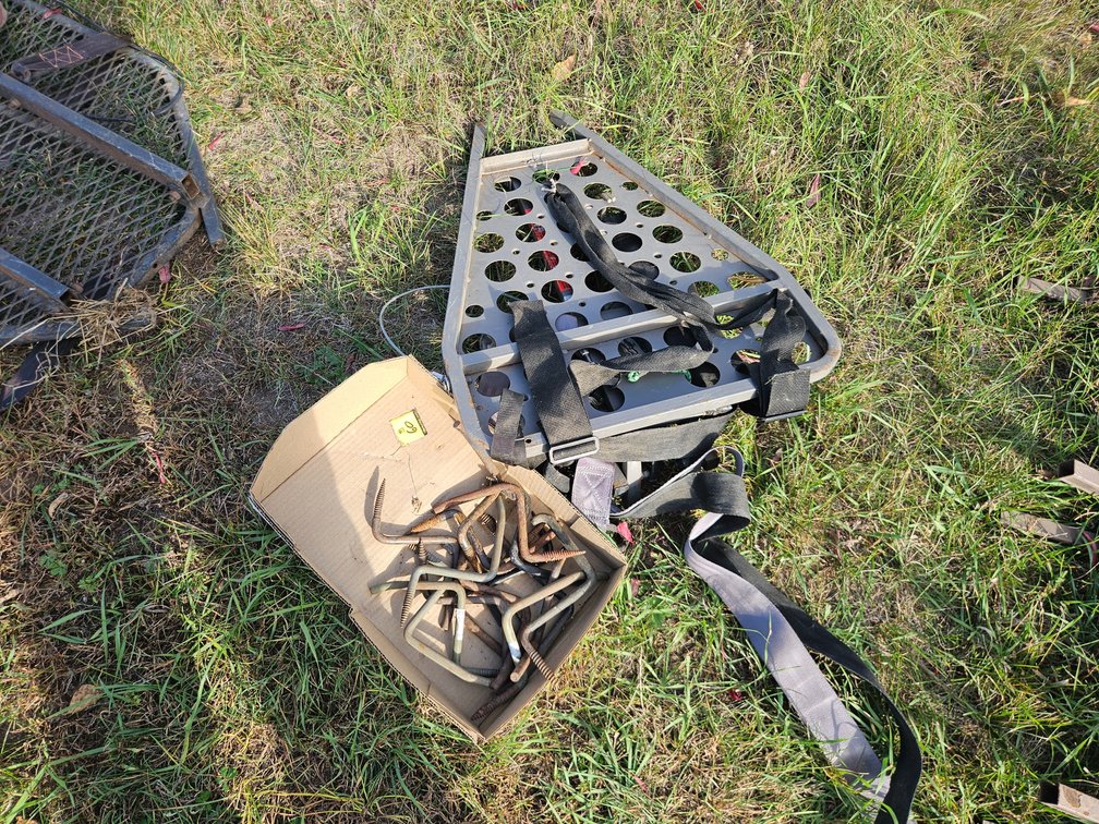Tree Stand with Climbing Pegs