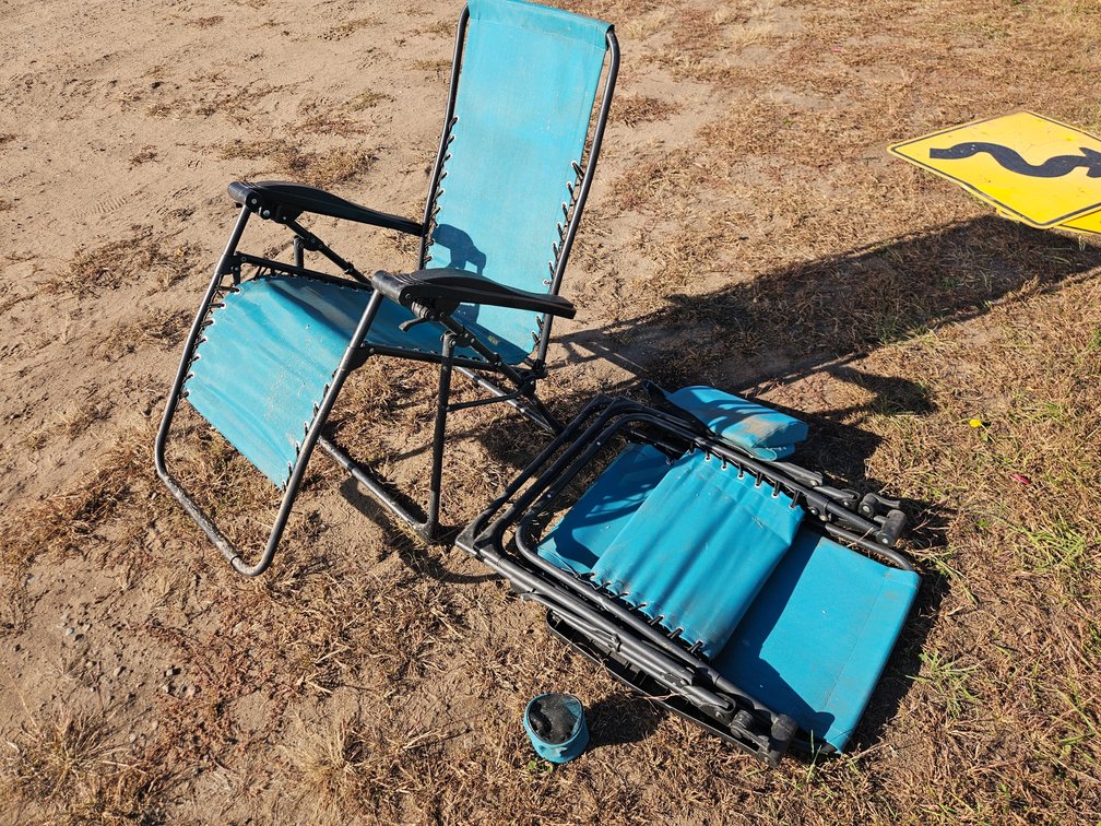 2 Zero Gravity Chairs