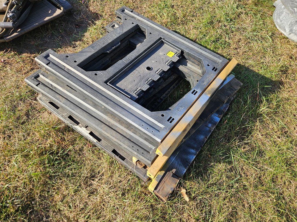 4 Plastic Saw Horses