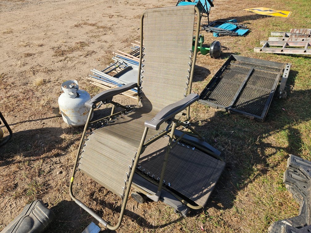 2 Zero Gravity Chairs