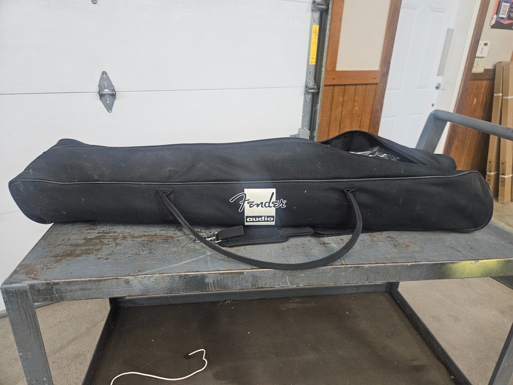 2 Fender Audio tri-pod stands