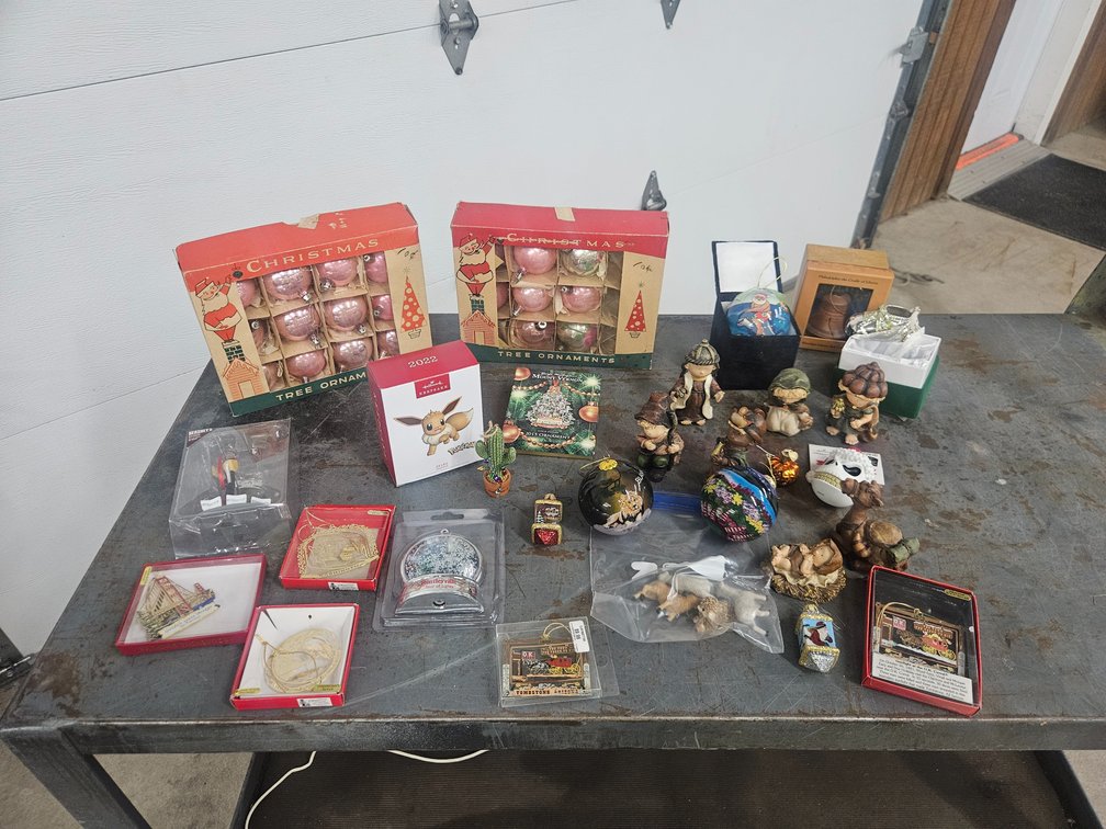 Christmas decoration and figurines