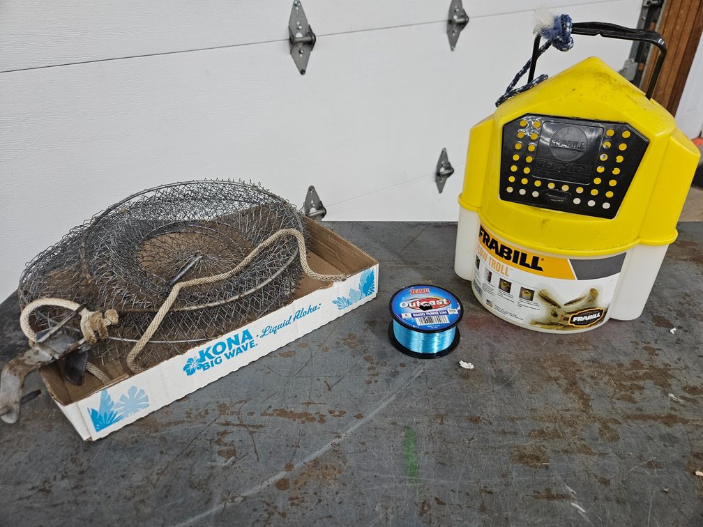 Minnow bucket and fish basket