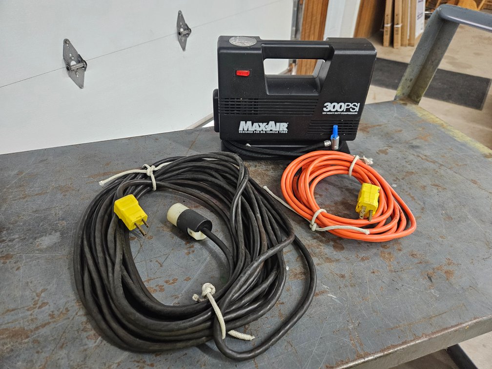 2 Extension cords, Max air compressor