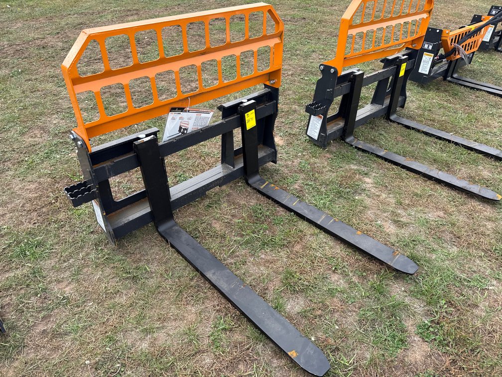 Skid Loader 4000lb pallet fork 42"