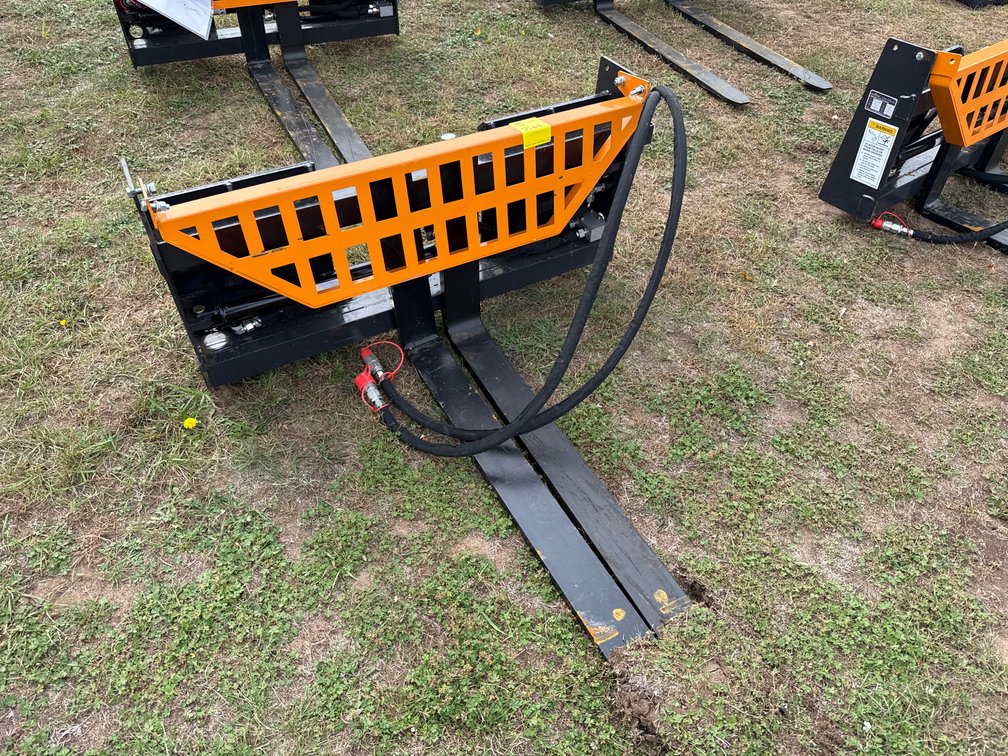Skid Loader 5500lb hydraulic pallet fork 42"