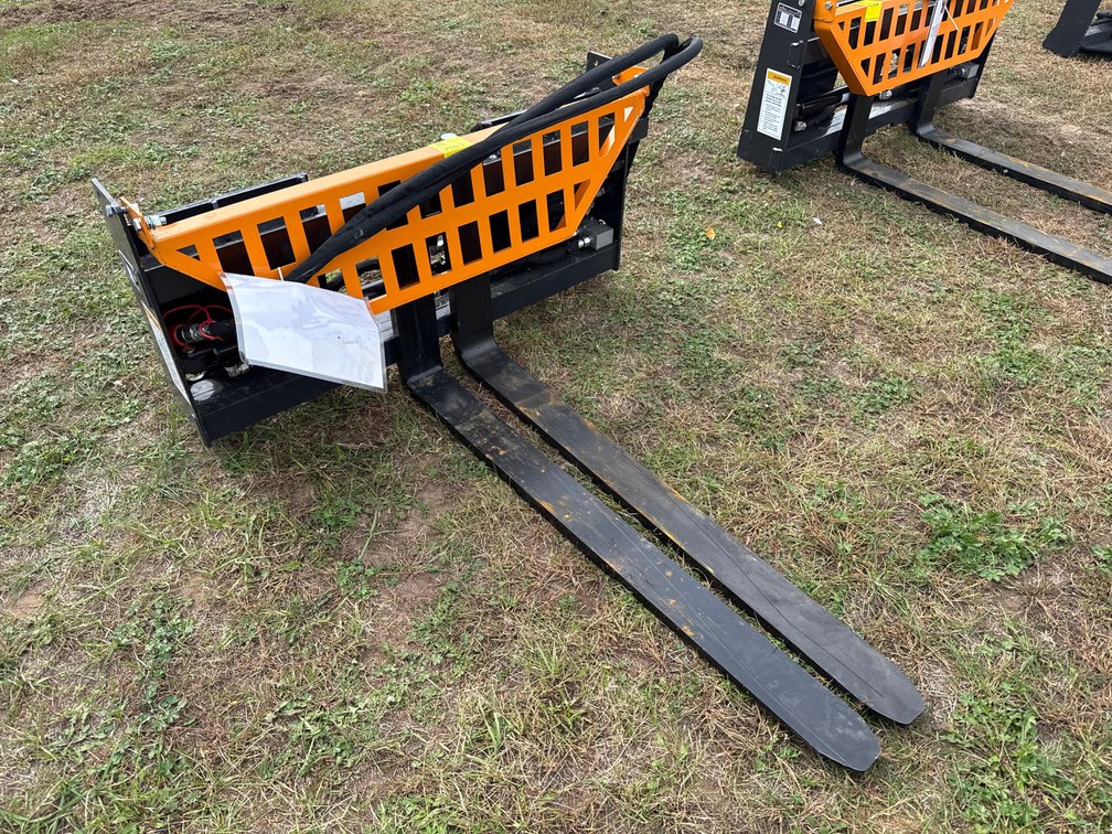 Skid Loader 5500lb hydraulic pallet fork 42"
