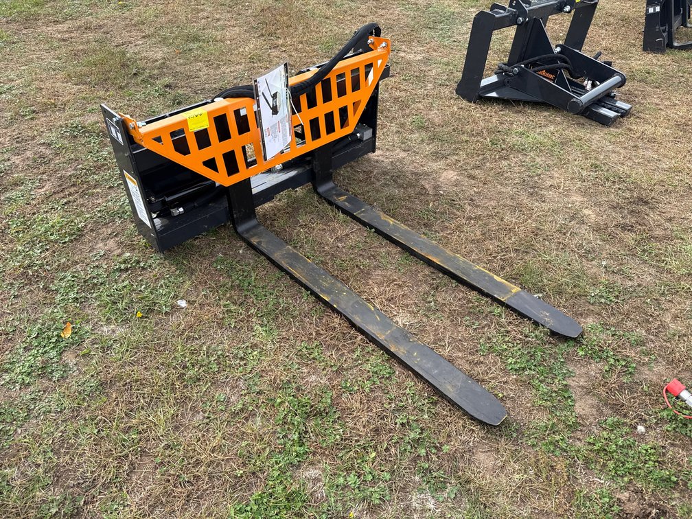 Skid Loader 5500lb hydraulic pallet fork 42"
