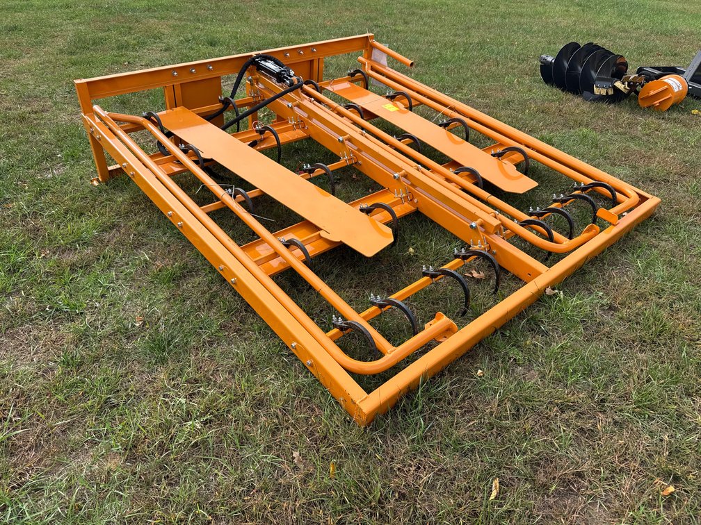 Skid Loader hay accumulator grapple