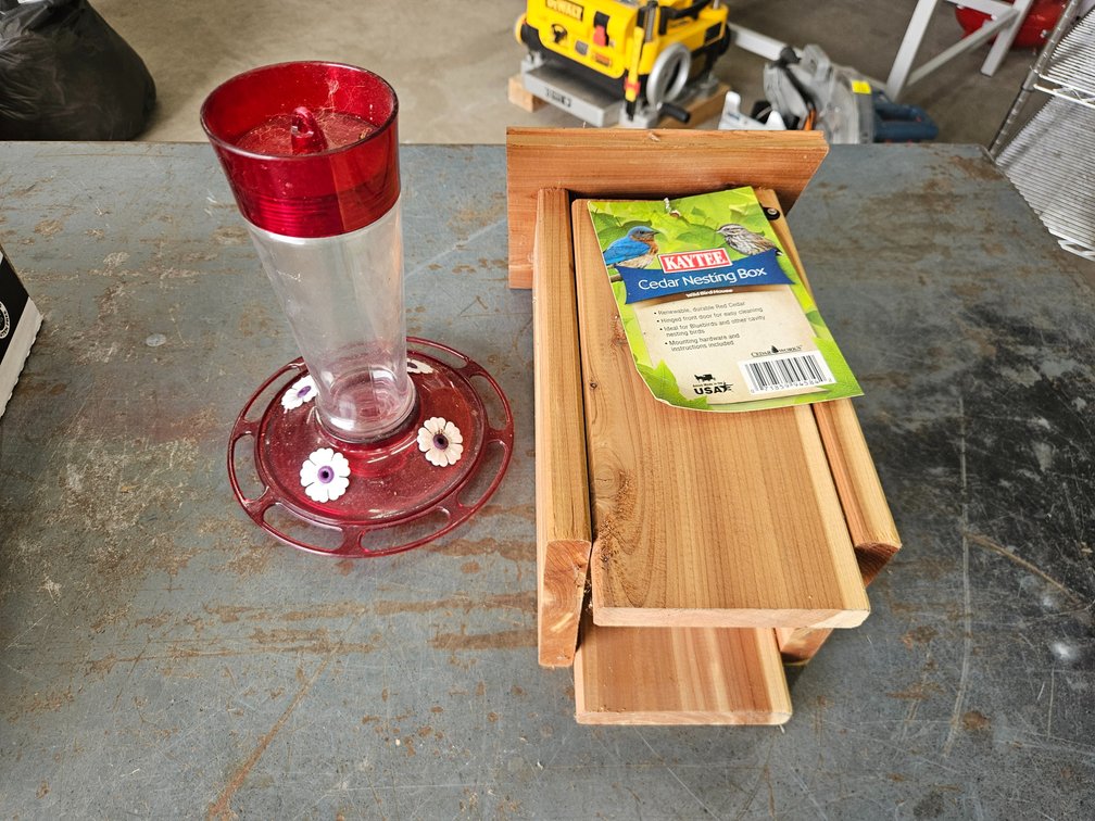 Nesting box, bird feeder