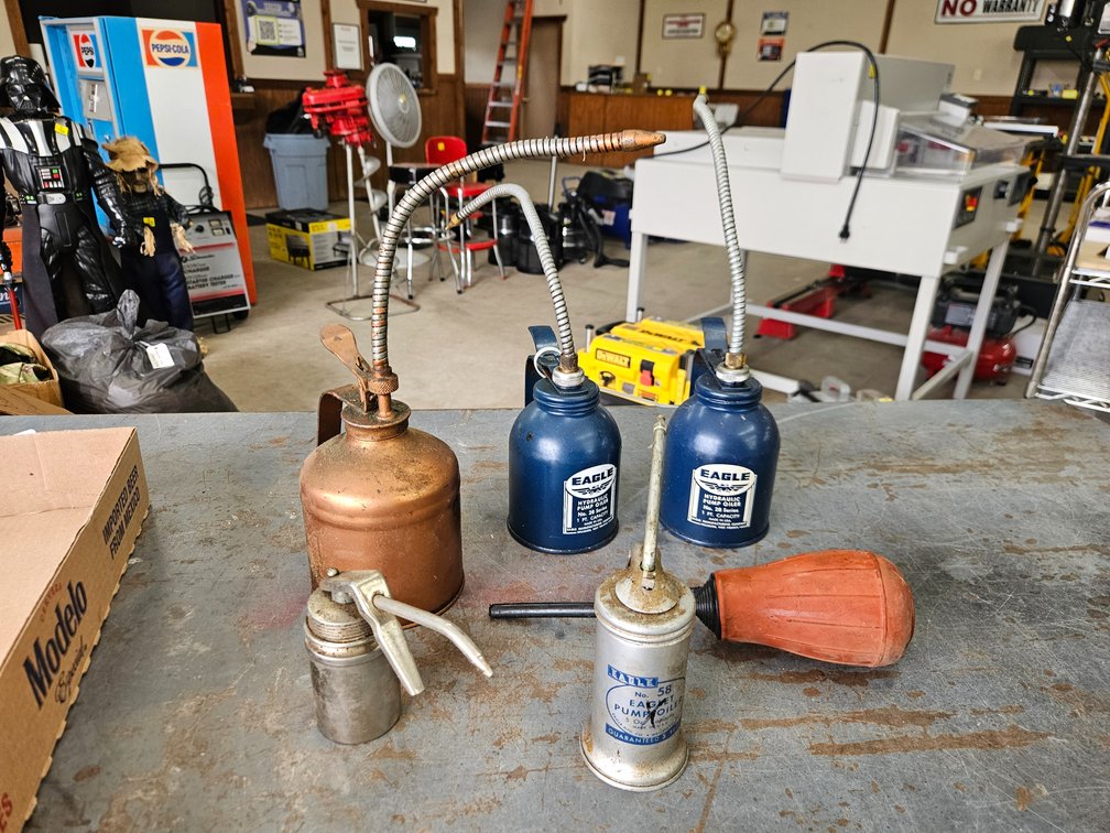 5 Oil cans, 1 baster