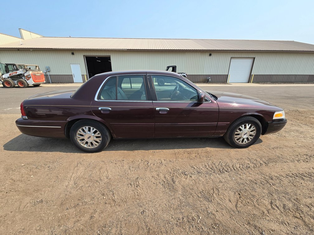 2003 Ford Crown Victoria Vin-2FAFP74W93X136572
