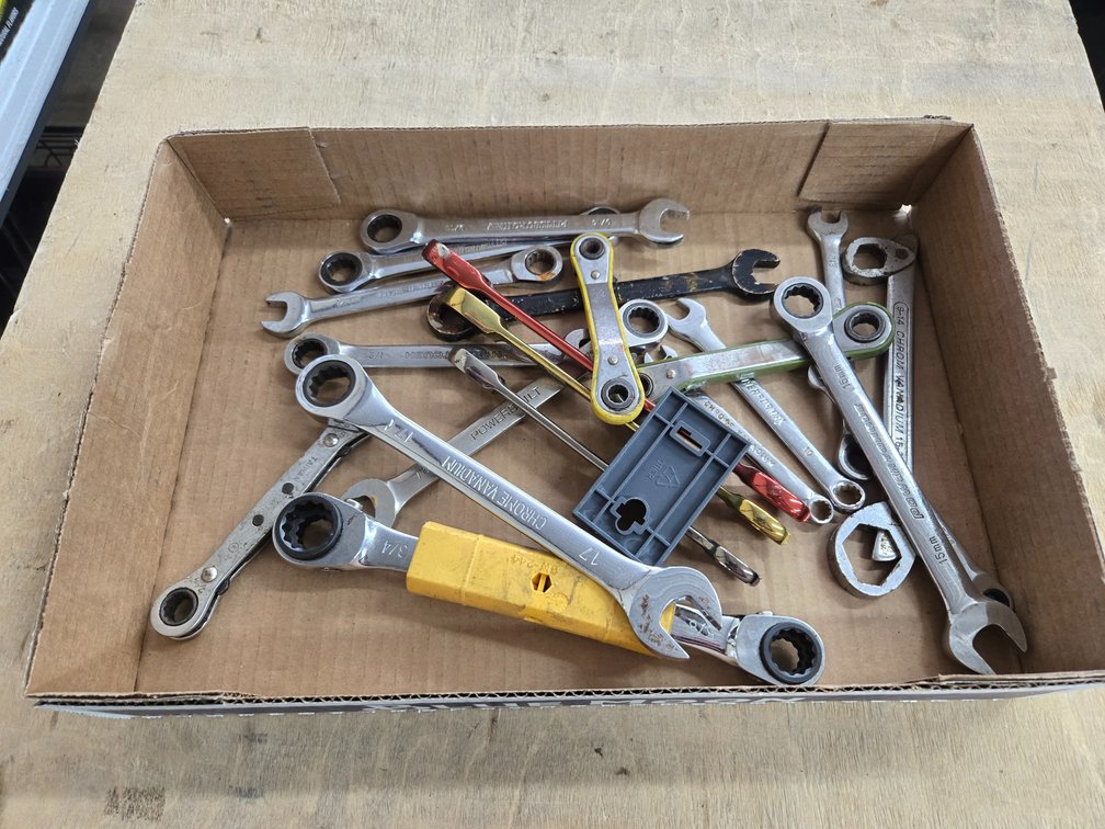 Various ratcheting wrenches