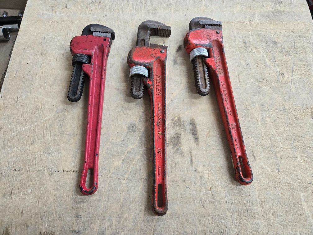 3 Pipe wrenches