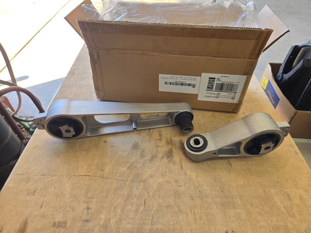 Engine/transmission mounts