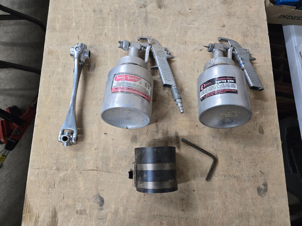 2 Paint spray guns, combination socket wrench, piston ring clamp