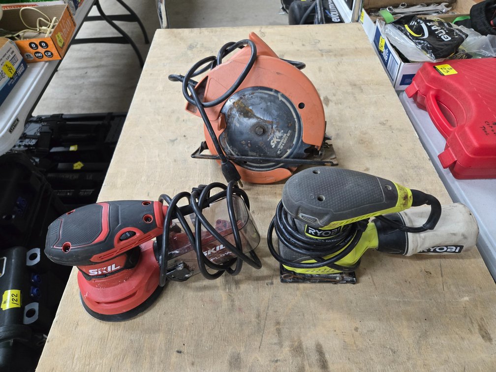 2 Electric palm sanders, electric 7 1/4" Skil Saw