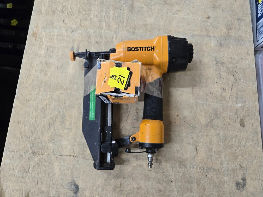 Bostitch air nail gun with box of nails