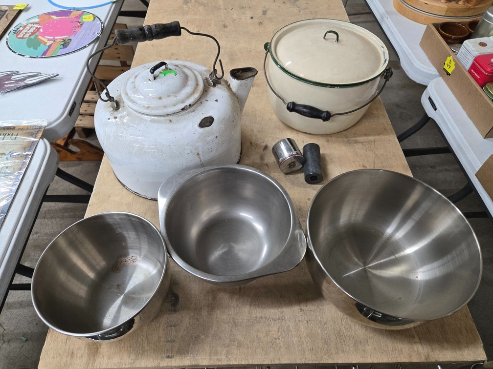 2 Enamel pots and 3 stainless steel bowls