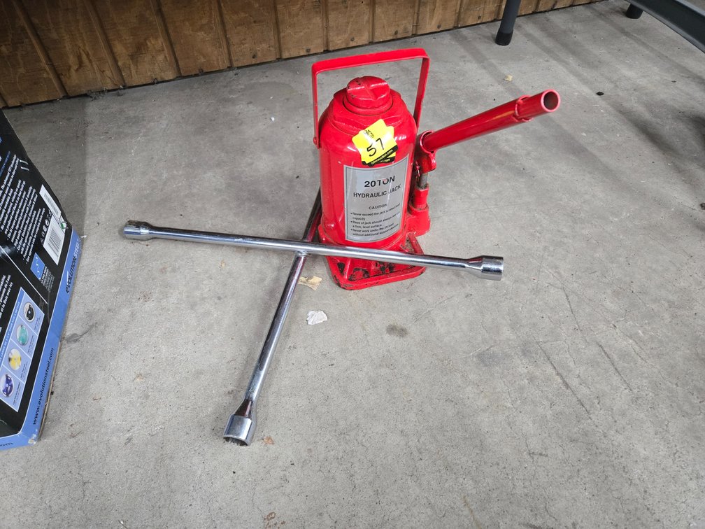 20 Ton bottle jack with 4 way tire iron