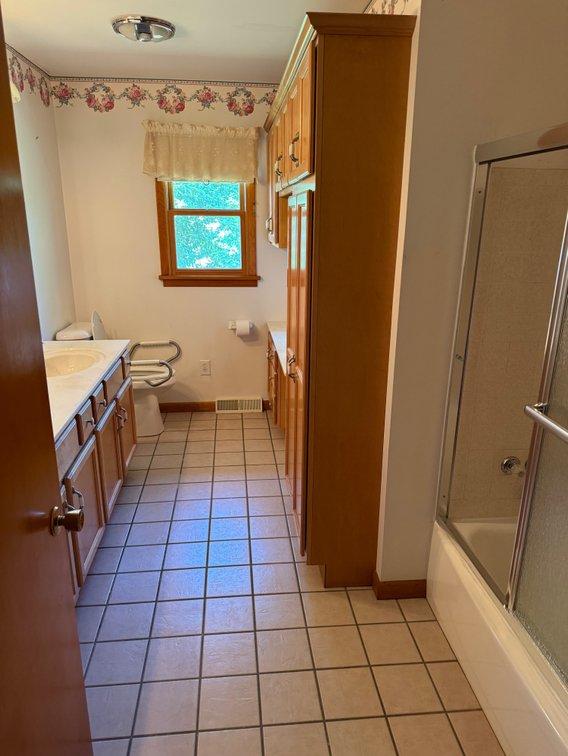 Image for Live Onsite Real Estate Auction with Online Bidding