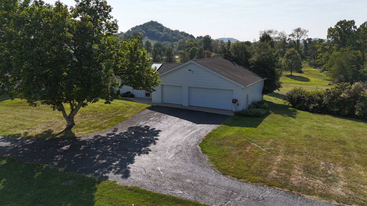 Image for Live Onsite Real Estate Auction with Online Bidding