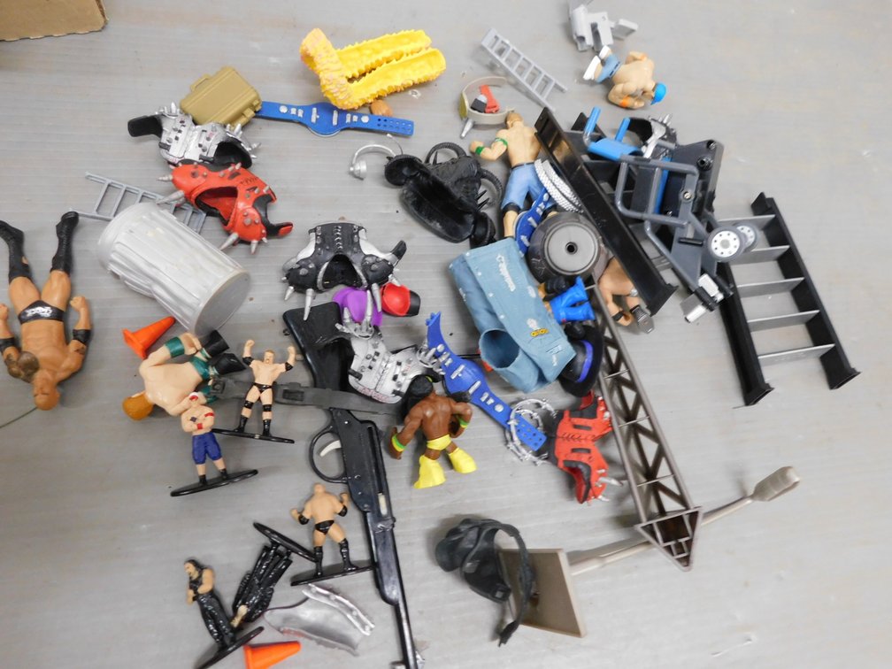 Assorted Accessories, Action figures
