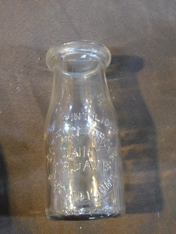 Cottage Grove Dairy TR Davis Oak Hill, Ohio Half Pint Milk Bottle