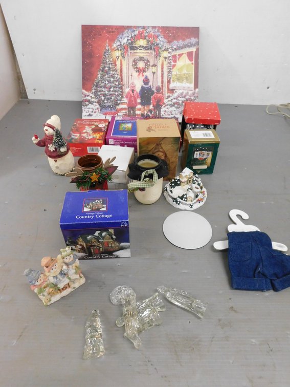 Lot of Assorted Christmas Items