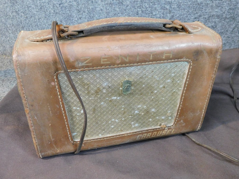 Vintage Zenith Carousel Model A404 Radio