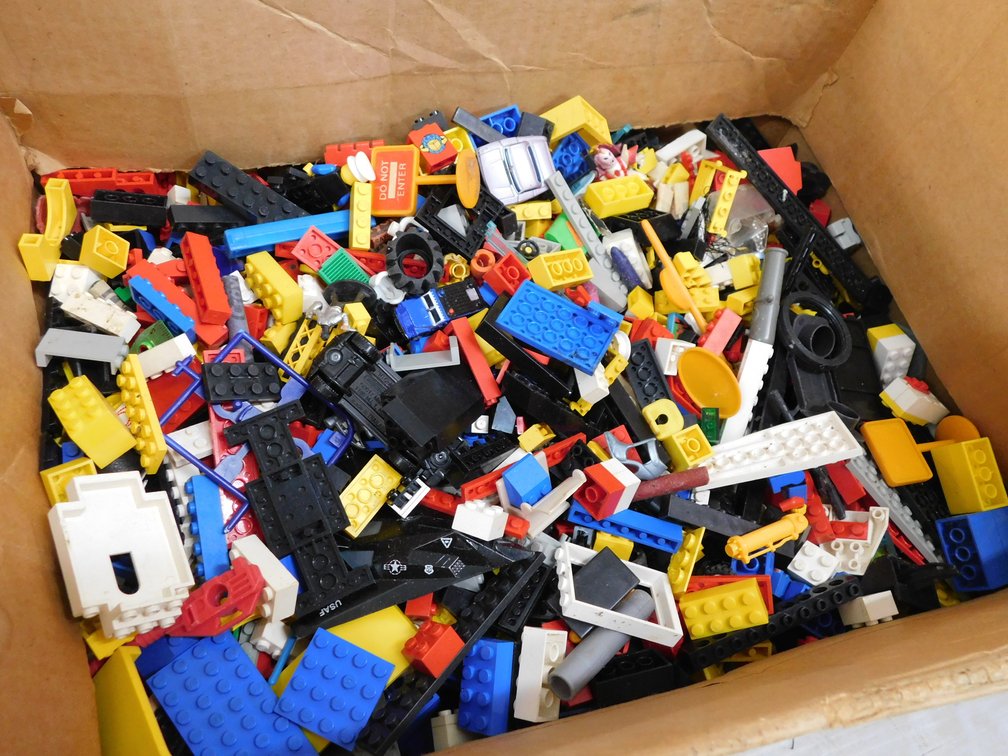 Box Filled with Assorted Loose Legos Estimated at 15 Lbs.
