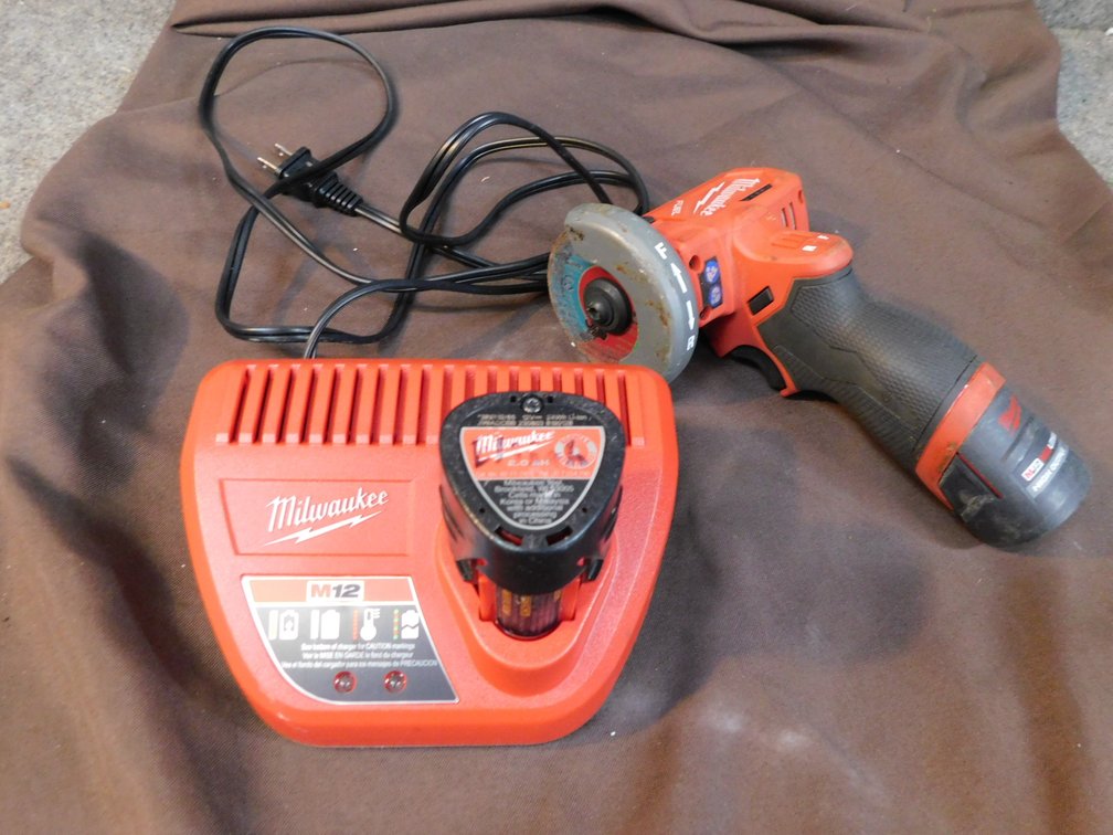 Milwaukee M12 3" Cut Off Tool with Two Batteries and Charger, Works
