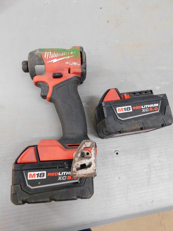 Milwaukee 1/4" Impact Driver M18 with Two Batteries, Works