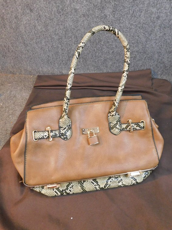 Versona Purse 13" x 9"
