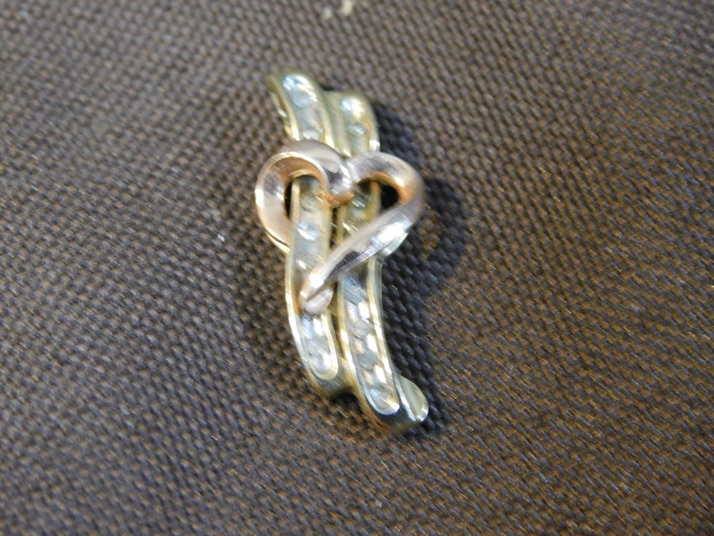 10K Gold Pendant, Total Weight 1.7 Gram
