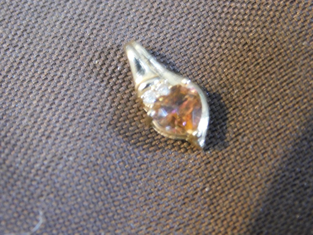 10K Gold Pendant, Total Weight 1.2 Gram