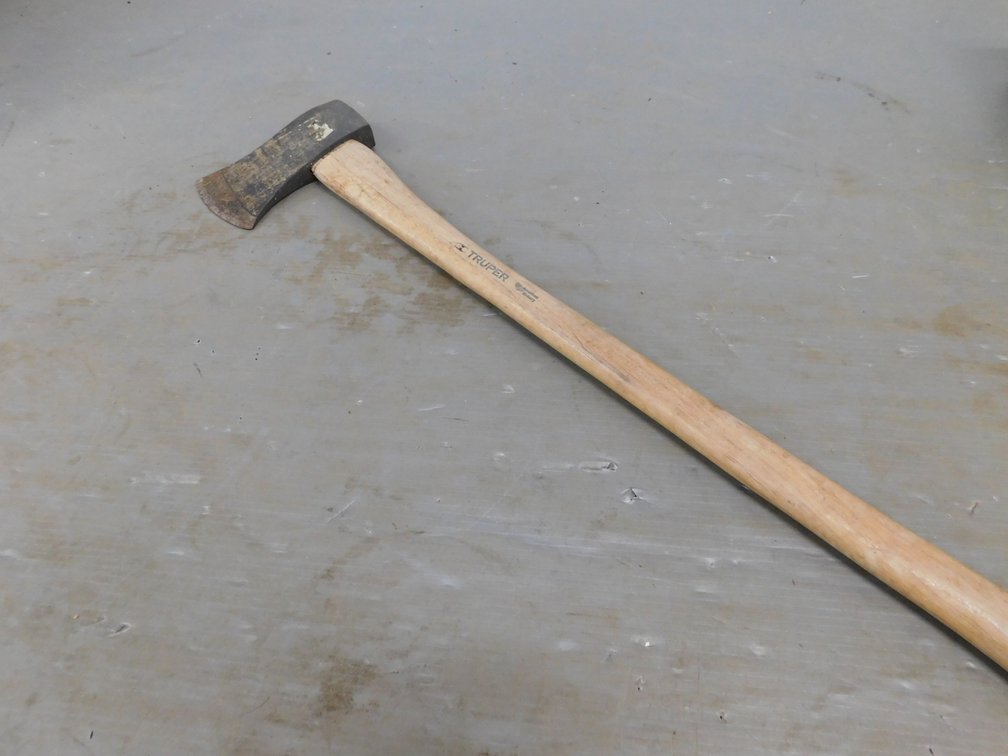 Single Bladed Axe with Truper Wood Handle