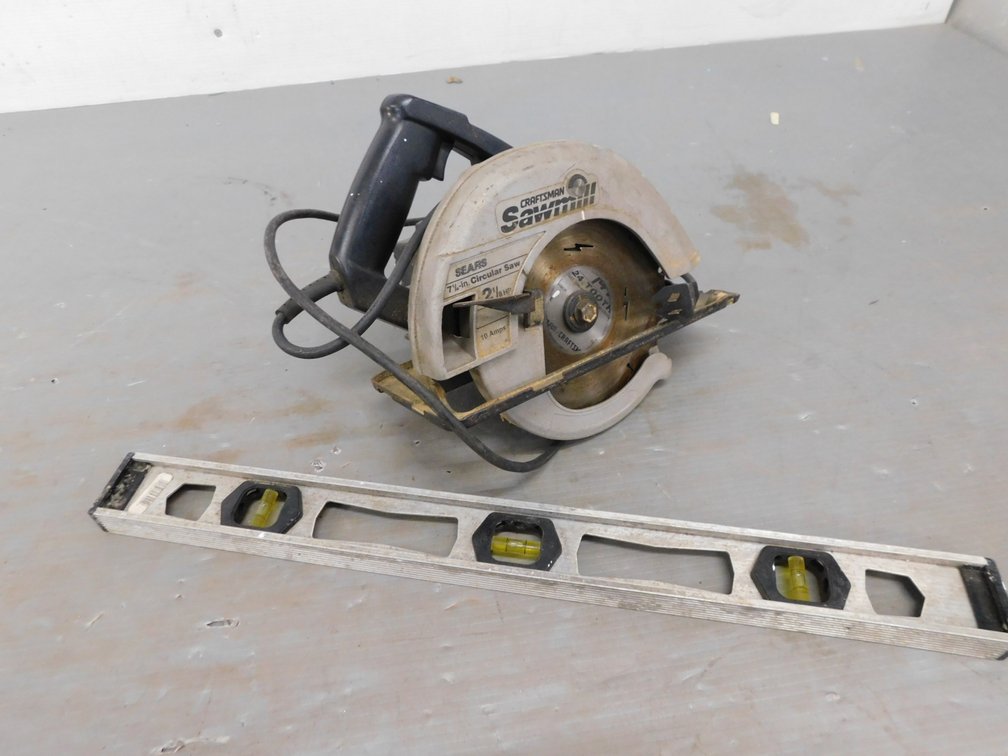 Level & Circular Saw